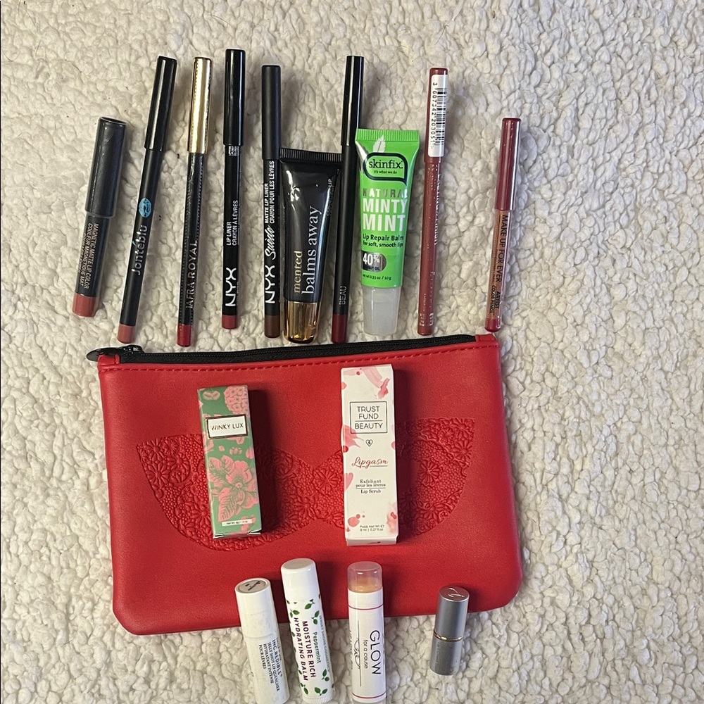 Lipstick and Lip Liner Collection with Red Pouch